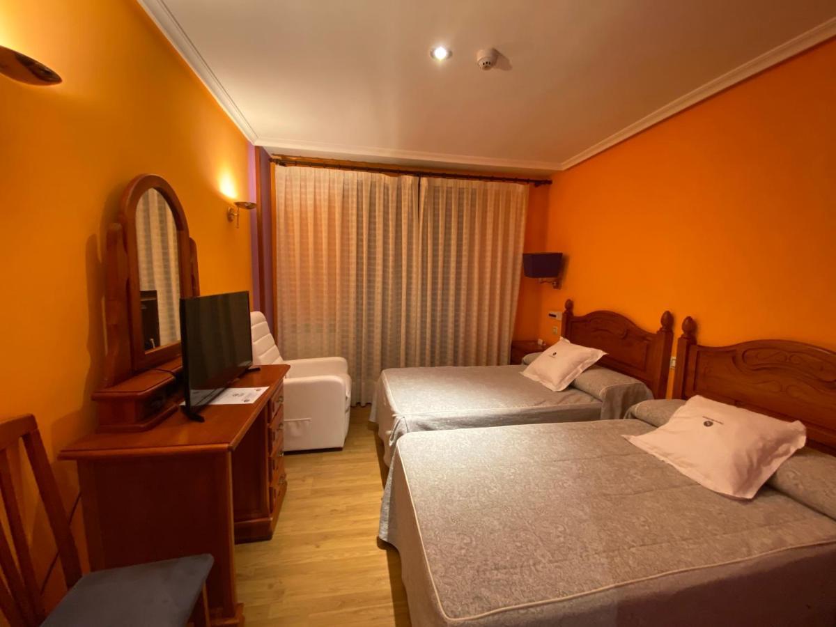 Hotel Tierra De Lobos Puebla de Sanabria Exterior foto